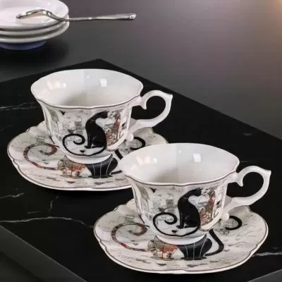 ЧЕРНА КОТКА , БЯЛ КОТАРАК