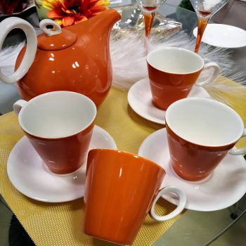 СЕРВИЗ ЗА КАФЕ / 4 чаши + 4 чинийки и чайник / - ОРАНЖЕВИ ЗАЛЕЗИ