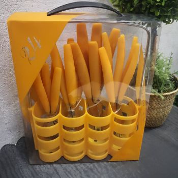 КОМПЛЕКТ ОТ 24 ПРИБОИ ЗА ХРАНЕНЕ В ПЛАСТМАСОВА КОШНИЦА