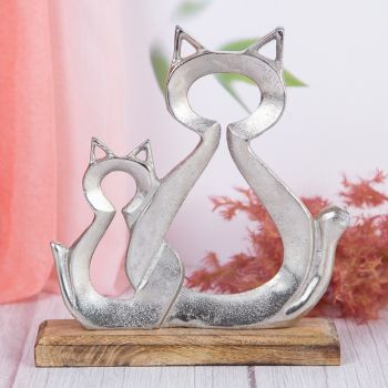 ФИГУРА - КОТКИ ВЪРХУ ГОРЕЩ ЛАМАРИНЕН ПОКРИВ