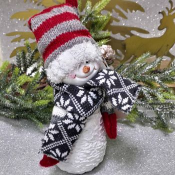 КОЛЕДНА ФИГУРА СНЕЖЕН ЧОВЕК - ТОПЛИ ДНИ С ШАЛ