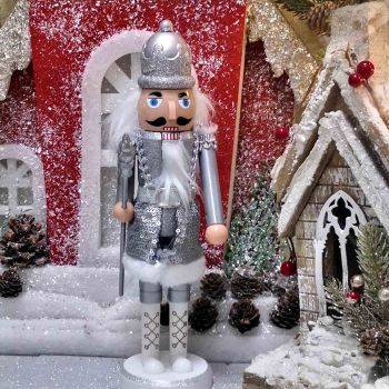 КОЛЕДНА ФИГУРА 28 см - ЛЕШНИКОТРОШАЧКАТА 