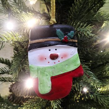 КОЛЕДНА УКРАСА - РЪКАВИЧКА СЪС СНЕЖКО