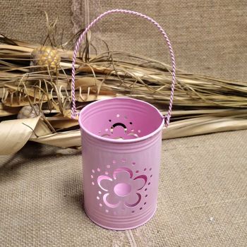 Метален свещник в розово