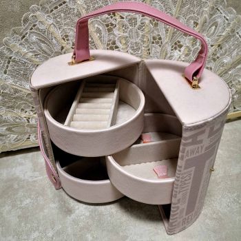 КУТИЯ ЗА БИЖУТА НА ТРИ НИВА - МОДАТА Е СТРАСТ