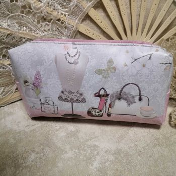 НЕСЕСЕР - КОКЕТНА И КРАСИВА