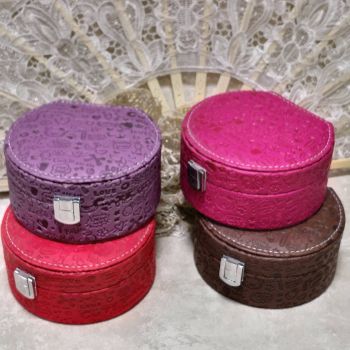 КУТИЯ ЗА БИЖУТА - ЗАКАЧЛИВ РЕЛЕФ