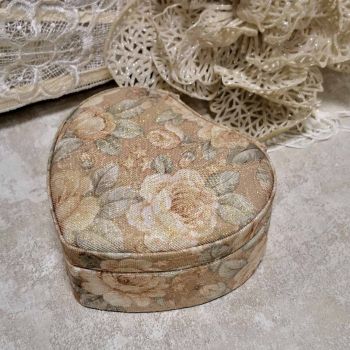 МАЛКА КУТИЯ ЗА БИЖУТА - РОЗИ И ПАСТЕЛИ /две форми/