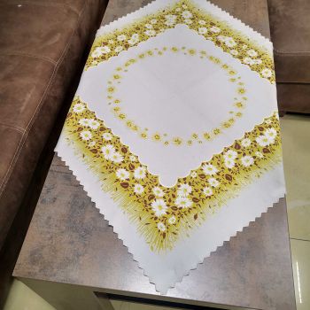 КАРЕ С КРАСИВА ЩАМПА 75см*75см - МАРГАРИТИ В ПОЛЕТО