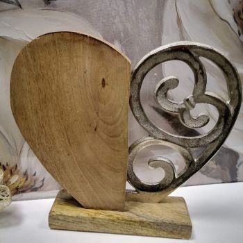 ДЕКОРАЦИЯ СЪРЦЕ - ДАНТЕЛЕНА ЛЮБОВ