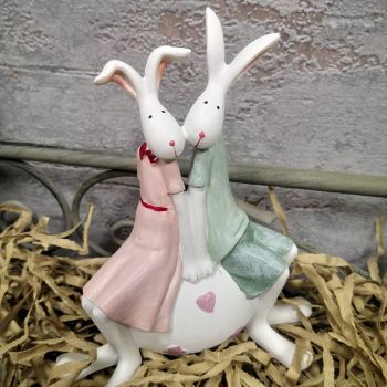 ЛУКСОЗНА ВЕЛИКДЕНСКА ФИГУРКА - ПАСТЕЛНА ЛЮБОВ