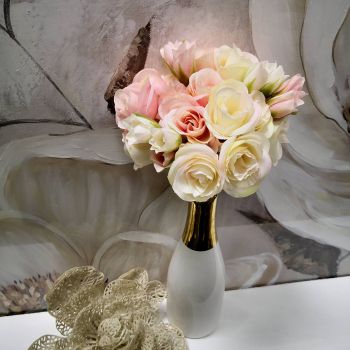 БУКЕТ ОТ НЕЖНИ РОЗОВИ РОЗИЧКИ