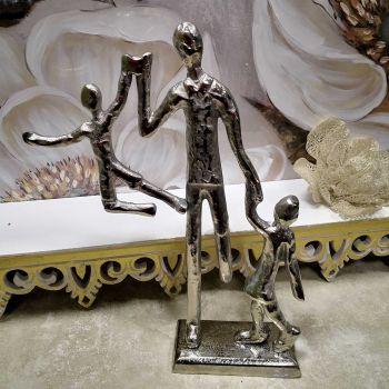 МЕТАЛНА ДЕКОРАЦИЯ - СИЛАТА НА ЛЮБОВТА