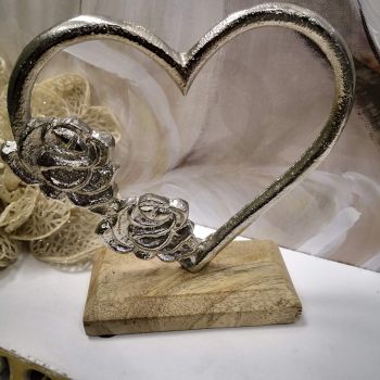 НАСТОЛНА ДЕКОРАЦИЯ СЪРЦЕ - ЛЮБОВ И РОЗИ