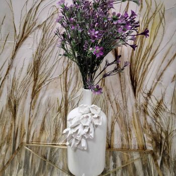 ПОРЦЕЛАНОВА ВАЗА - БЕЛИ КАЛИИ