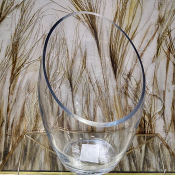 СТЪКЛЕНА ВАЗА - ПРОЗРАЧНИ ПРОСТРАНСТВА