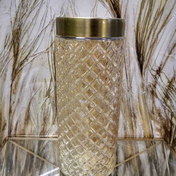 СТЪКЛЕНА ВАЗА - ЦВЯТ И ЕФИРНОСТ