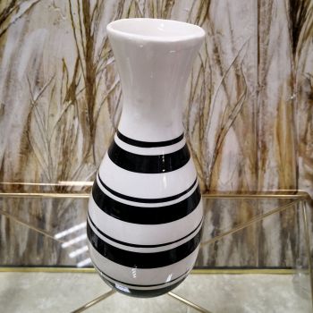 ПОРЦЕЛАНОВА ВАЗА - ПРОЛЕТНИ ЦВЕТЯ И БУКЕТИ