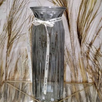 СТЪКЛЕНА ВАЗА - ЦВЯТ И ЕФИРНОСТ