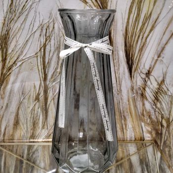 СТЪКЛЕНА ВАЗА - ЦВЯТ И ЕФИРНОСТ