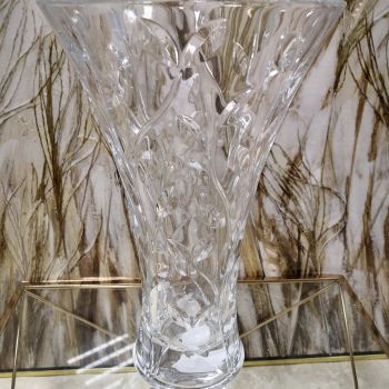 СТЪКЛЕНА ВАЗА - ПРОЗРАЧНИ ПРОСТРАНСТВА