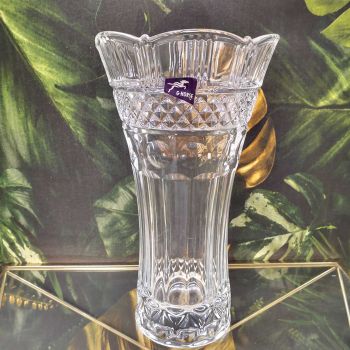 СТЪКЛЕНА ВАЗА - ПРОЗРАЧНИ ПРОСТРАНСТВА