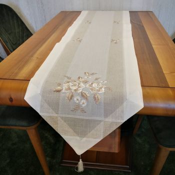 КАРЕ / РЪНЪР С БРОДЕРИЯ РОЗИ 40см*180см- РОЗИТЕ НА АЛХАМБРА