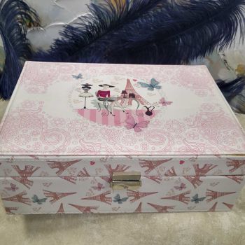 КУТИЯ ЗА БИЖУТА - ПАРИЖ, ЛЮБОВ И ОЩЕ НЕЩО