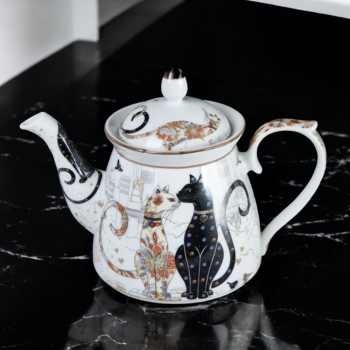 ЧАЙНИК - ЧЕРНА КОТКА , БЯЛ КОТАРАК