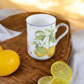 ПОРЦЕЛАНОВА ЧАША В КУТИЯ - С ДЪХ НА ЛИМОНИ И ЛАВАНДУЛА