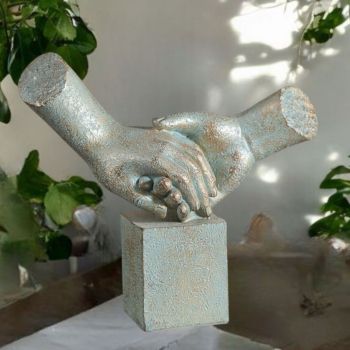 НАСТОЛНА ФИГУРА - РЪЦЕТЕ НА ПОДКРЕПАТА И ЛЮБОВТА