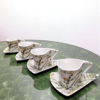 СЕРВИЗ ЗА КАФЕ ЕСПРЕСО 60 мл /4 чаши + 4 чинии /  ПО КАРТИНА НА ВАН ГОГ - ЦЪФНАЛИ БАДЕМИ бял фон