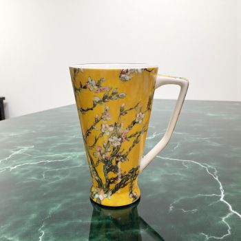 ПОРЦЕЛАНОВА ЧАША ЗА ШРАПЕ / ЧАЙ  500мл ПО КАРТИНА НА ВАН ГОГ - ЦЪФНАЛИ БАДЕМИ жълт фон