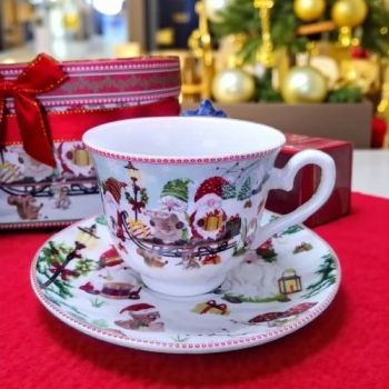 КОЛЕДЕН КОМПЛЕКТ /чаша с чинийка / - ПОМОЩНИЦИТЕ НА ДЯДО КОЛЕДА