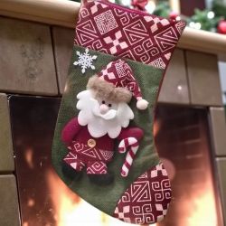 КОЛЕДЕН ЧОРАП С РЕЛЕФНА ДЕКОРАЦИЯ ДЯДО КОЛЕДА - ПОДАРЪК ЗА ВСЕКИ