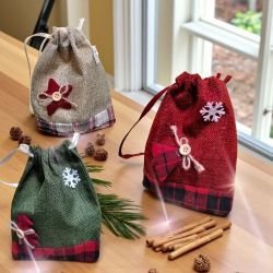 ТЕКСТИЛНА КОЛЕДНА ТОРБИЧКА 18*13см  / 3 различни дизайна / - ПОДАРЪК ОТ СЪРЦЕ