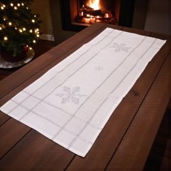 БРОДИРАНО КОЛЕДНО КАРЕ / РЪНЪР 40см*90см - СРЕБЪРНИ СНЕЖИНКИ В ПРАЗНИЧНАТА НОЩ
