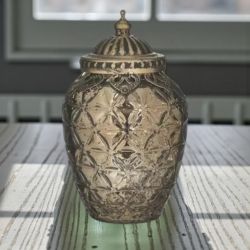 СТЪКЛЕН СВЕЩНИК С МЕТАЛЕН КАПАК - ОТБЛЯСЪЦИ В НОЩТА