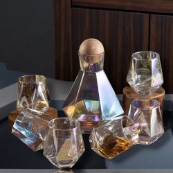 СЕТ ЗА УИСКИ 7 ЧАСТИ С НАКЛОНЕНИ ЧАШИ /гарафа+6 чаши/ - ХАМЕЛЕОНОВИ НЮАНСИ