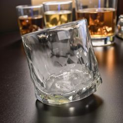 НАКЛОНЕНА ЧАША ЗА УИСКИ 6 броя - РОК ЕНД РОЛ