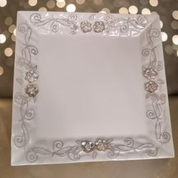 ПЛАТО С РЕЛЕФНИ ОРНАМЕНТИ ОТ СРЕБРИСТИ ЦВЕТЯ - СРЕБЪРНА ПРОЛЕТ