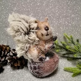 ФИГУРКА - РУНТАВЕЛКА  ИГРАЕ В СНЕГА