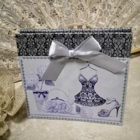 ХАРТИЕН АЛБУМ ЗА СНИМКИ В КУТИЯ - КОКЕТНА И КРАСИВА