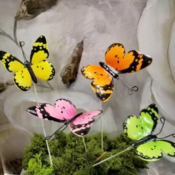 МЕТАЛНА ДЕКОРАЦИЯ НА ПРЪЧКА - ПЕПЕРУДИ ЛЕТЯТ ПО ДВОРА