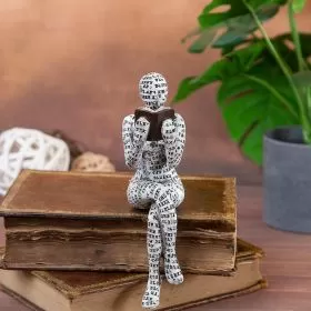 АРТ ИНСТАЛАЦИЯ ОТ ТРИ ФИГУРИ - СИЛАТА НА БУКВИТЕ