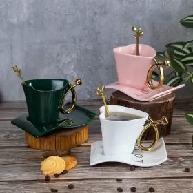 КОМПЛЕКТ ОТ ЧАША , ЧИНИЙКА И ЛЪЖИЧКА /розова / - ЛЮБОВ И ОЩЕ НЕЩО