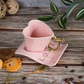 КОМПЛЕКТ ОТ ЧАША , ЧИНИЙКА И ЛЪЖИЧКА /розова / - ЛЮБОВ И ОЩЕ НЕЩО