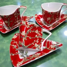 СЕРВИЗ ЗА КАФЕ ЕСПРЕСО 60 мл /4 чаши + 4 чинии /  ПО КАРТИНА НА ВАН ГОГ - ЦЪФНАЛИ БАДЕМИ червен фон