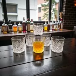 ЧАШИ ЗА УИСКИ / АПЕРАТИВ 6 броя - СТЪКЛЕНА РЕШЕТКА