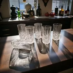 ЧАШИ ЗА ВОДА / БЕЗАЛКОХОЛНО  6 броя - СТЪКЛЕНА РЕШЕТКА